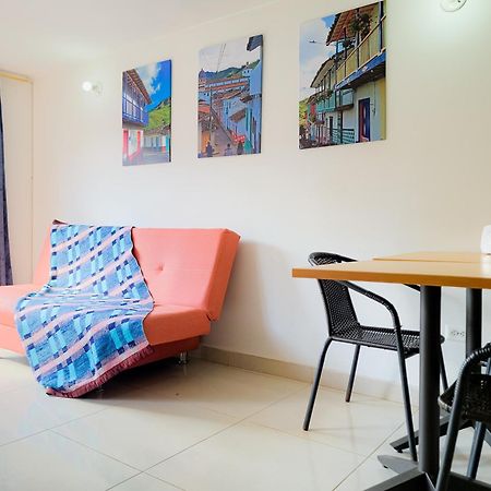 Hostal - Dona Elva A 15 Min Del Aeropuerto Rionegro Bagian luar foto